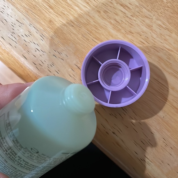 Clinique all about clean liquid facial soap - Picture 4 of 5